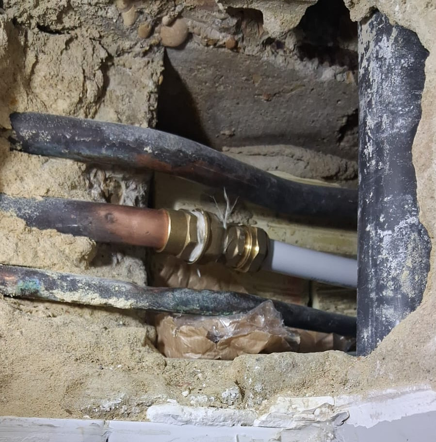 Reparación de tubería de fontanería